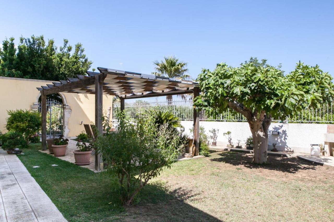 B&B I Tre Ulivi Salice Salentino Buitenkant foto