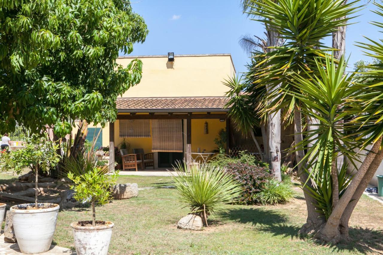 B&B I Tre Ulivi Salice Salentino Buitenkant foto